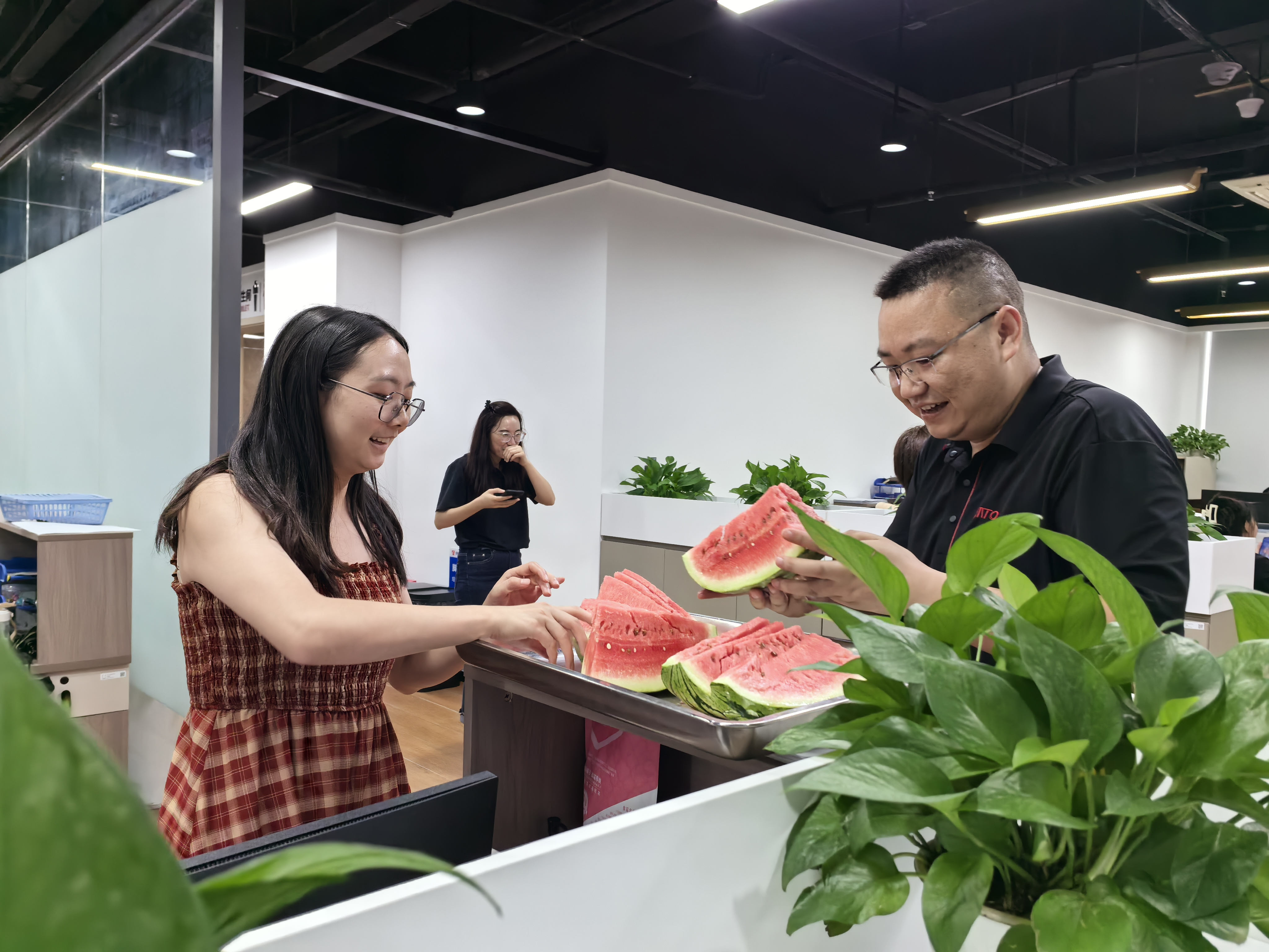 情系員工，暑送清涼——潤通集團開展高溫慰問活動